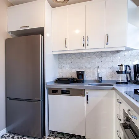 Modern Flat Close To Istiklal Street With Balcony Apartment *